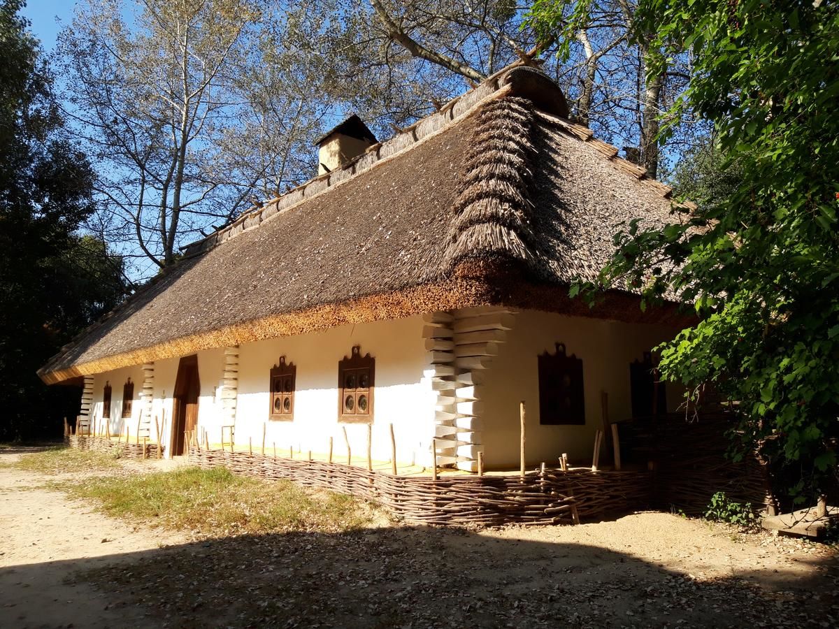 Отель Мамаєва Слобода Киев-14